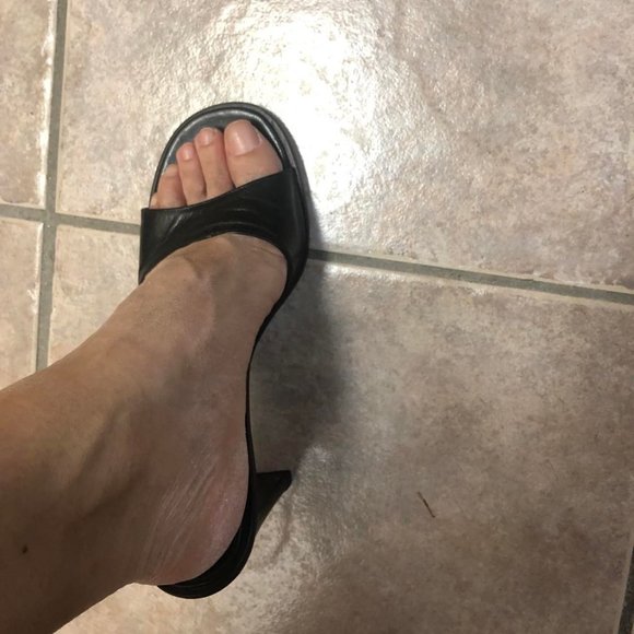 Anna Sui Sexy Black Leather Mules - Picture 4 of 4